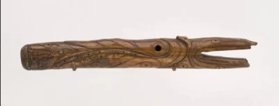 Loskamilos1 - Część dawnego harpuna wyciosana z kości pochodzącej od morsa. Pochodzi ...
