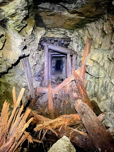 cheeseandonion - >Collapsing Timbered Section in a 1910s era Silver Mine


#opuszc...