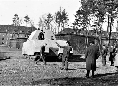 wfyokyga - Panzerkampfwagen VIII Maus i Ferdinand Porsche w kapeluszu.
#nocneczolgi #...