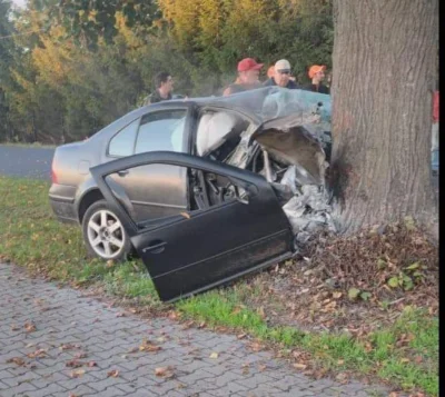 Davidian - Foto pojazdu tyle dobrze ze wybral drzewo a nie innego uczestnika ruchu