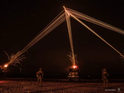 shege - Strzelanie nocne przeciwlotników 18 Dywizji Zmechanizowanej. 

 Ustka
 
#...