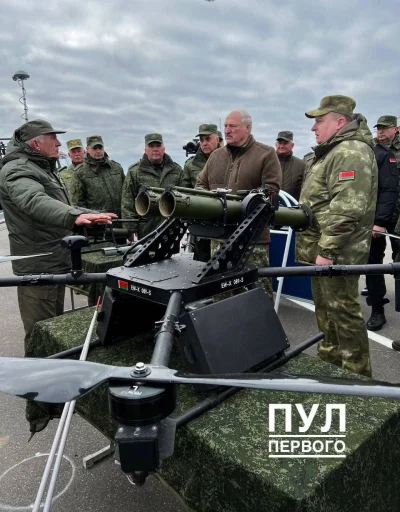 cskparty - Lukaszenko oglada zaawansowane drony z wyrzutniami na kartofle XD 
#wojna...