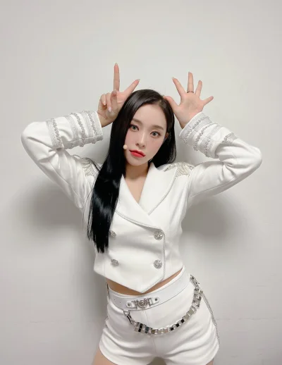 XKHYCCB2dX - #gahyeon #dreamcatcher
#koreanka