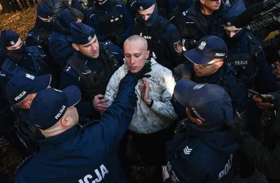 BohunChleba - A tutaj inni dzielni policjanci, próbują udrożnić górne drogi oddechowe...