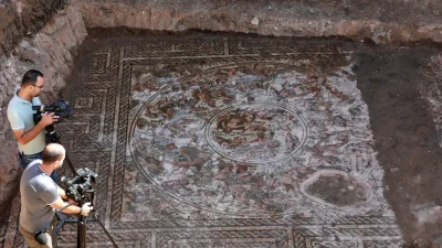 IMPERIUMROMANUM - W Syrii odkryto niezwykle piękną mozaikę rzymską

W trakcie prac ...