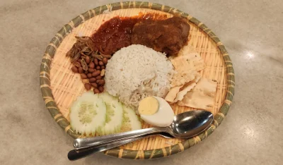 kotbehemoth - @WegierskiAzbest 
 Nasi Lemak to nasza najbardziej znienawidzona potraw...