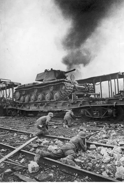 wfyokyga - "Atak wojsk niemieckich na pociąg wojskowy na trasie Moskwa-Smoleńsk. Trze...