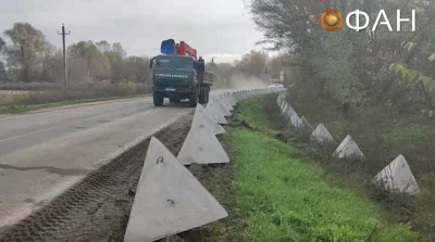 Davvs - To miło ze strony orków, że pozostawiają haki na tych Toblerone by można było...