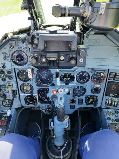 XKHYCCB2dX - Siedziałem w tym Su-22 podczas jednego z wydarzeń na lotnisku w Pile. Ci...