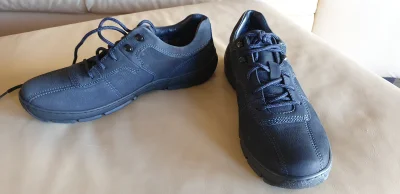 Uuroboros - #buty #pytanie #modameska 

Rozmawiałem o butach z moją mamą, bo kupiłe...