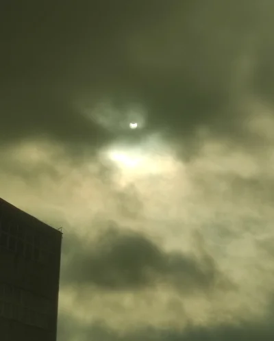 dran2 - Dziękuję pan chmura.

#warszawa #astronomia #zlotapolskajesien #zacmienie