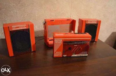 EdekMoczygeba - @crest: radziecki Walkman, który można było złożyć w mini boomboksa z...