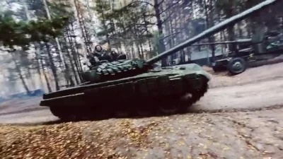 RafDan - Chyba nasze T-72 patrząc po kolorze kamuflażu. 

#rosja #ukraina #widozwoj...