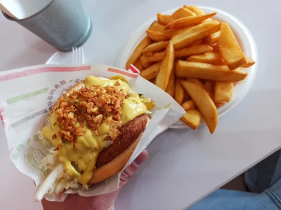 diway - Czasami lubię zjeść takiego hamburgera z budki. 

#foodporn #jedzenie