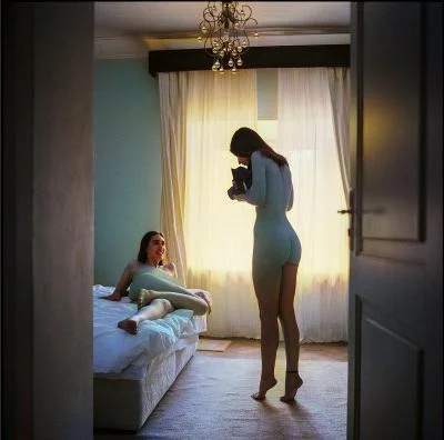 aptitude - @rezystancja: 

 A pic of photographer, maid, and room. In color film. Ea...