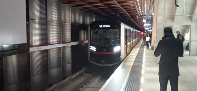 Jurajczyk_Slaski - Wreszcie trafiony. ( ͡º ͜ʖ͡º) #metro #Warszawa
SPOILER