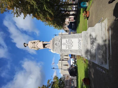 pol-scot - Pomnik żołnierzy szkockich którzy zginęli w obu wojnach światowych. Pomnik...