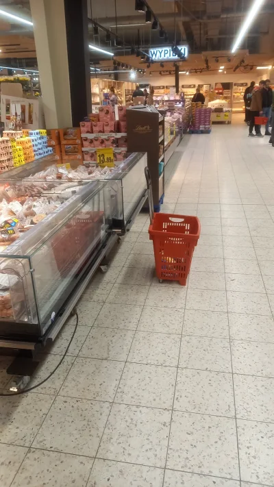 Lacik - @Rabusek Pozdrawiam z Intermarche w Poznaniu! ( ͡º ͜ʖ͡º)