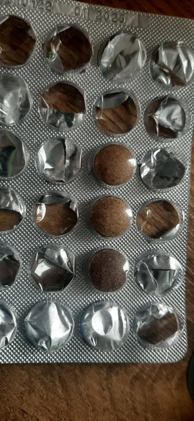 10129 - @dwa__fartuchy: wiesz może czy inny kolor tabletki jest przeciw wskazaniem do...
