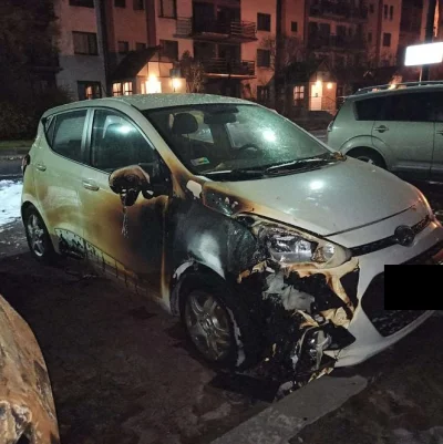 miciek335 - Dzisiaj w nocy na parkingu spłonął wypożyczany samochód z blachami z UK (...