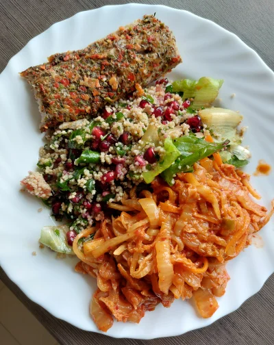 drzewnyzwierz - A na kolację: makrela, sałatka z kuskusem i granatem i domowe kimchi....