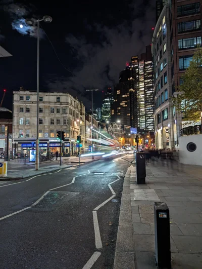 Corrny - Daje radę ten #pixel w nocy

#fotografia #smartfon #mojezdjecie