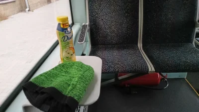 Noxgate - Tak sobie siedzę w pustym pociągu i jem śniadanie czekając na odjazd. Szkod...