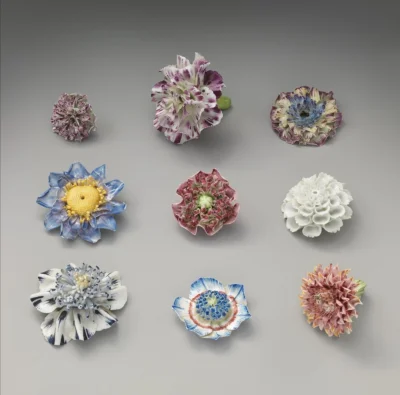 Loskamilos1 - Porcelanowe kwiaty, ozdoby pochodzące z XVIII wieku, były one dziełem m...