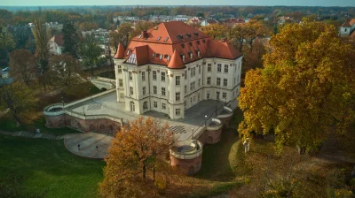 belu_p - Zamek w Leśnicy.

#wroclaw #fotografia #dji #architektura #zamki