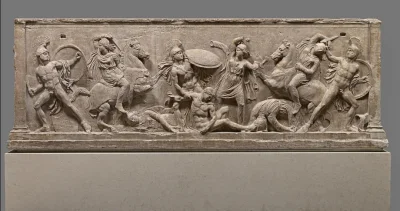 Loskamilos1 - Wyrzeźbione na sarkofagu przedstawienie bitwy pomiędzy Grekami i grupą ...