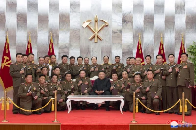 cheeseandonion - >Kim Jong Un and his generals

SPOILER

#koreapolnocna
