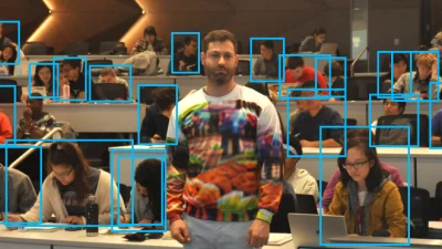 jonasz787 - Ostatnio przewinął mi się artykuł o sweterku, który sprawia, że AI ma pro...