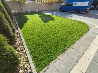 RS90 - @RS90: A tak wygląda cały trawnik u klienta, przed chwilą skoszony. #chwalesie...