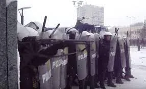 arma-mukada - Brutalna akcja polskiej policji, strzelali do ludzi gumowymi pociskami....