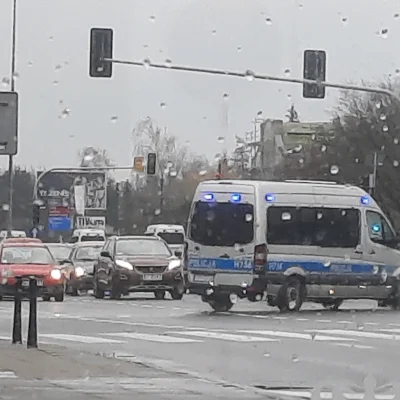 Laszl0 - #policja już przybywa do #warszawa na jutrzejsze zamiesz... tzn na #marsznie...