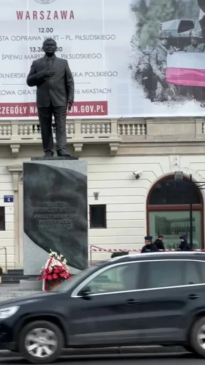 Serrrek - Poprotestowali? To teraz grzecznie bronić pomnika Kaczyńskiego xD 

#pols...