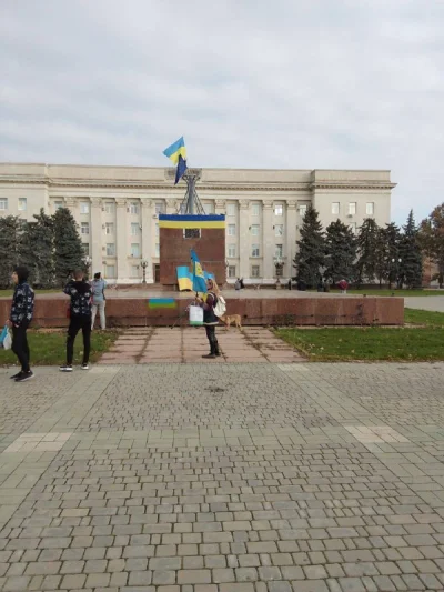 waro - Czy dobrze widzę, że w Chersoniu zawisła również flaga UE? :)

#ukraina