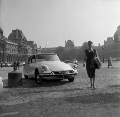 francuskie - Citroen DS przed muzeum w Luwrze 

#citroen #samochody #motoryzacja #c...