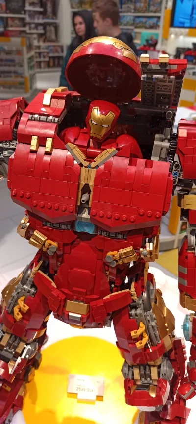 M_longer - Iron Man z miną pod tytułem "please kill me"

Ten nowy Hulkbuster na żywo ...