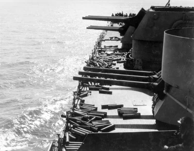wfyokyga - USS Brooklyn, tylko były dwa xd Jeden lekki krążownik, drugi krążownik pan...