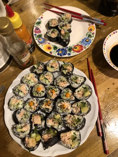 Opanie - #gotujzwykopem dobre sushi z łososiem zrobiłam ( ͡° ͜ʖ ͡°)