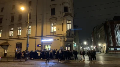 kontrowersje - Co ludzi o prawie 2 w nocy tak przyciąga do #prozak w #krakow ?