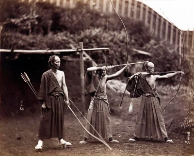 rezystancja - #fotografia #czarnobiale #portret
Three old school archers in Japan, 1...