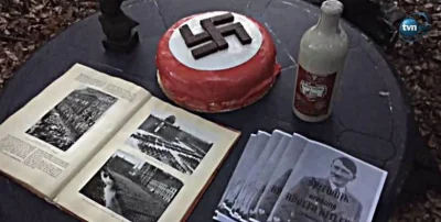elim - bardzo "huczne" to były urodziny Hitlera z tortem ze swastyką z wafelków xD