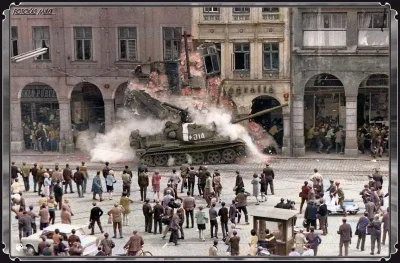 uziel - ruski czołg wjeżdża w kamienicę podczas inwazji na Czechosłowację w 1968 r. Z...
