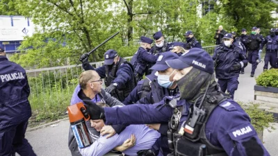 hu-nows - @nastynas: ano, protestować możemy w internetach a nie na ulicach, bo to ni...