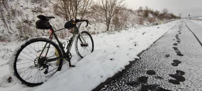 ikov - 987 560 + 36 = 987 596

Zimno, ślisko, śnieg - trzeba więc wyjść na rower. Pla...