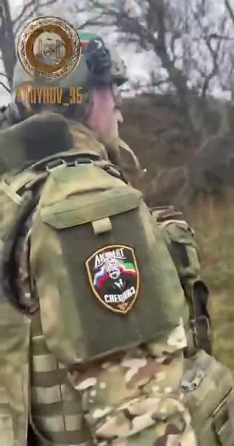 cskparty - Kadyrowcy odwiedzaja mobikow na ostatniej linii frontu. Mobiki bez helmow,...