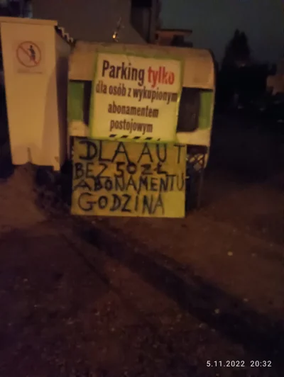 Bogu2 - Na Ruczaju na parkingu przy Kobierzyńskiej, przed chwilą spłonęła przyczepa k...