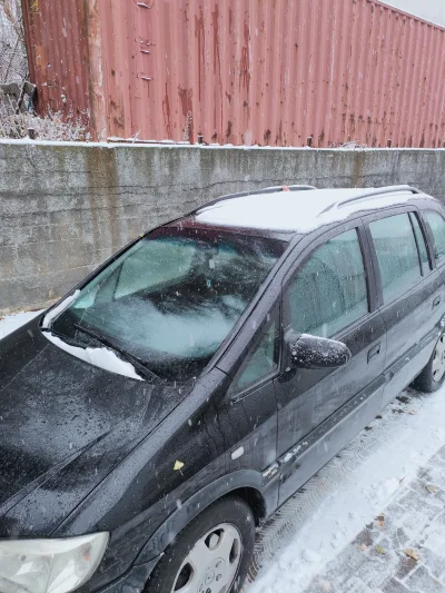 FeloniousGru - > patrz na zdjęcie, które wrzuciłeś.

@lycaonpictus: oglądam to auto...